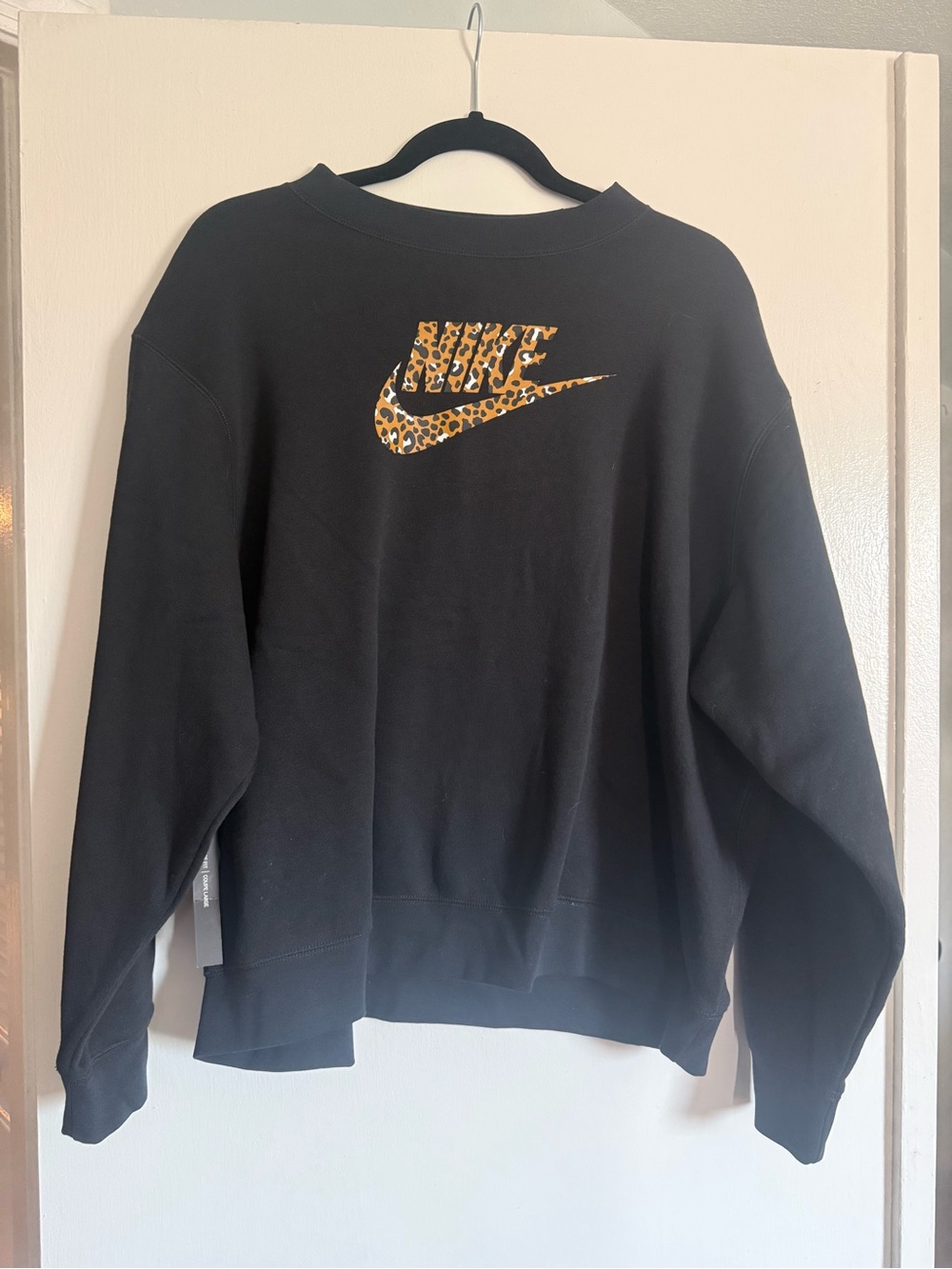 NWT Nike Women’s Black Crewneck Sweatshirt with Leopard Swoosh - sz L - Picture 4 of 6